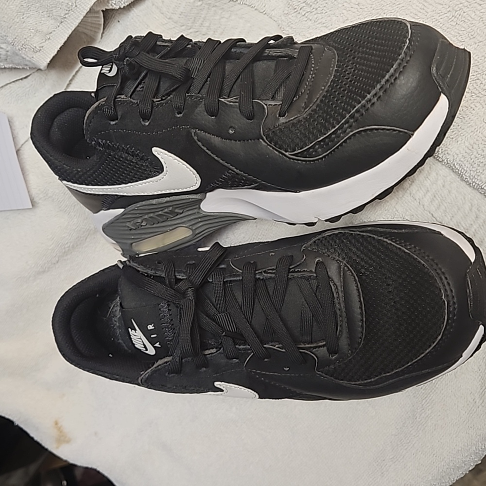 Nike Shoes Black Women's Size 7.5 Noke Air Max Laces.